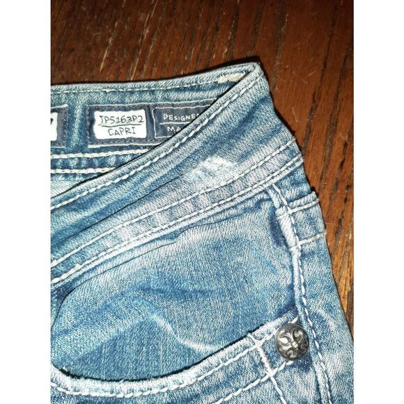 Size 27 Miss Me Denim Capri Blue Jean with Embellished Pockets Angel Wings - Picture 6 of 10